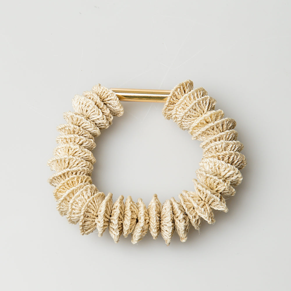 Stretch bracelet featuring 33 woven, natural fibre bilum beads and one rose gold plated bar bead.