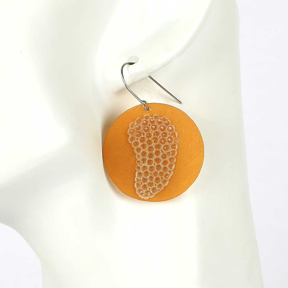 Impronte earrings on mannequin, Mustard