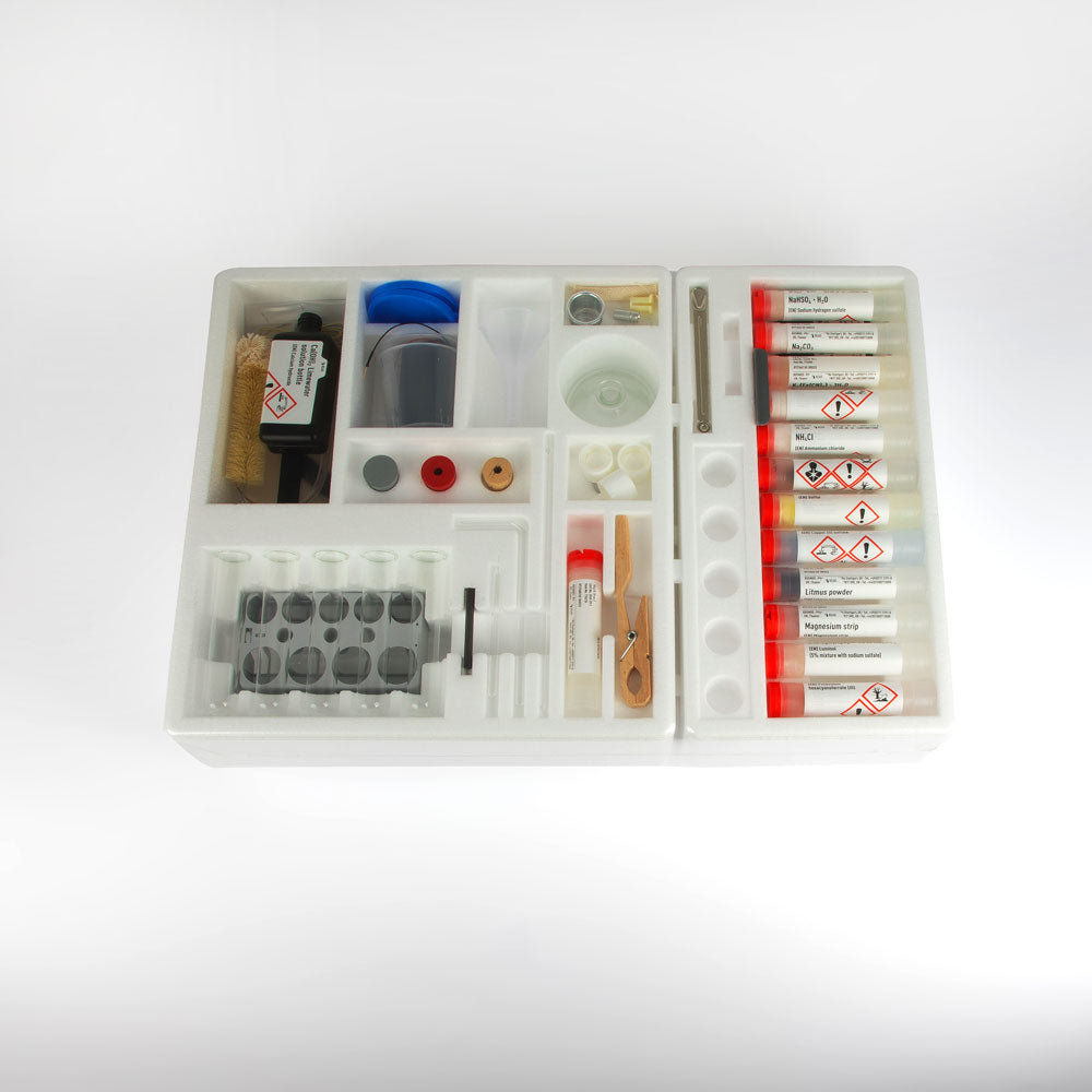 Kosmos Chemistry C2000 intermediate chemistry set packaging on a white background