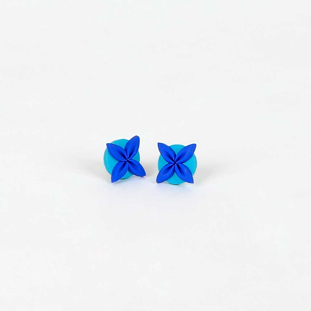 Tipani stud earrings blue royal on white background