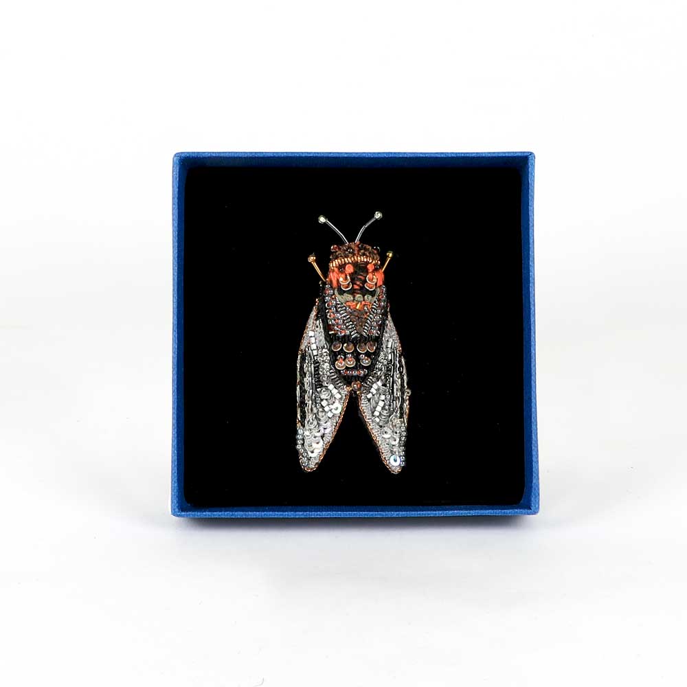 Trovelore Beaded nature brooch hand made in india on white background. Vineyard Cicada